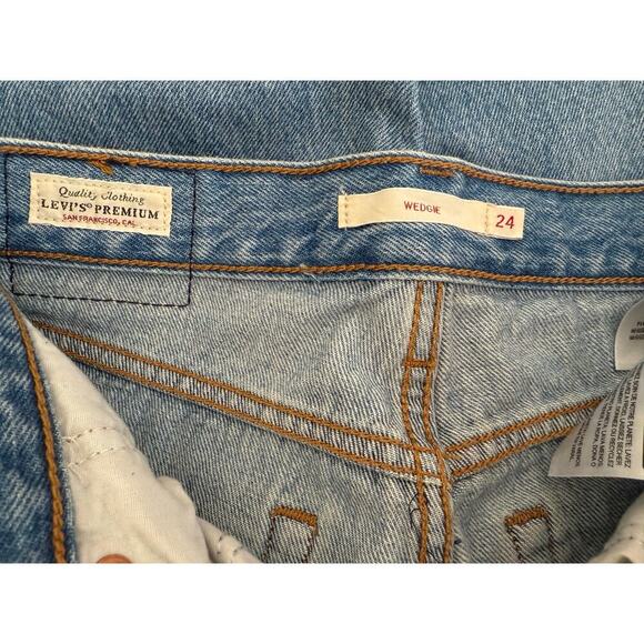 Levi’s Wedgie Icon Fit Distressed Denim Jeans Women’s Size 24 Medium Wash - Picture 7 of 11